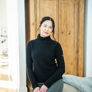 KJUS Women's Zürich Sweater in Black NWT Size 40 Large